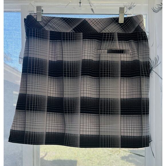 Izod Golf Ladies Sz 6 NWOT Golf Skort Zipper Pockets Golf Balls Tees Pickle Ball - Picture 2 of 6